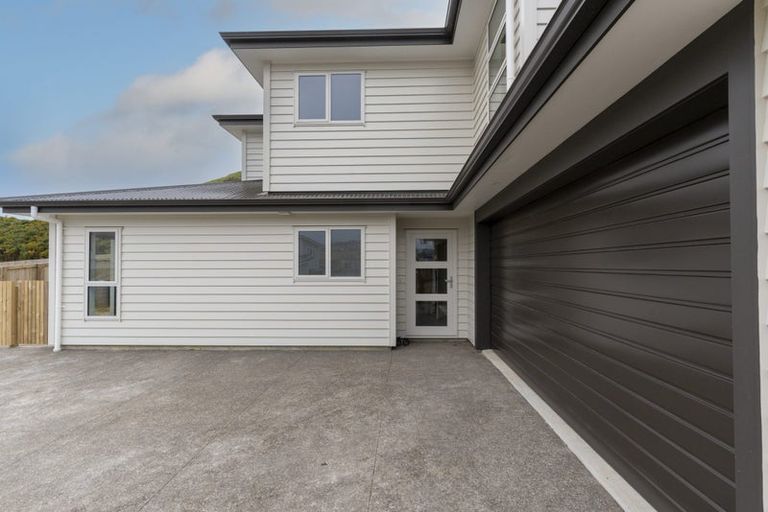 Photo of property in 1 Pine Hill Rise, Glenside, Wellington, 6037