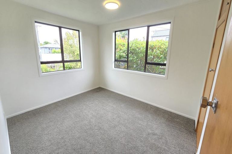 Photo of property in 16 Enderby Drive, Te Atatu Peninsula, Auckland, 0610