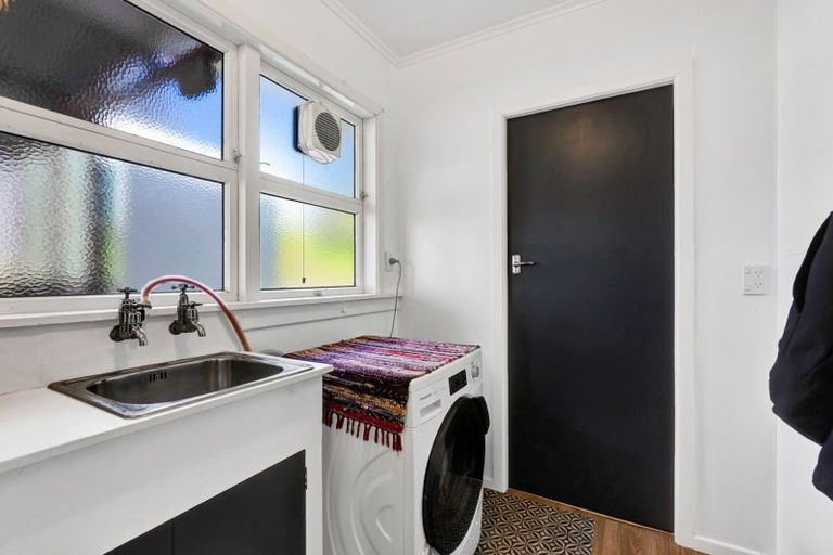 Photo of property in 52 Queens Road, Glen Avon, New Plymouth, 4312