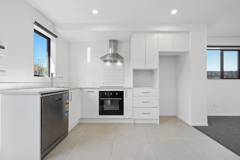 Photo of property in 250a Great North Road, Henderson, Auckland, 0612
