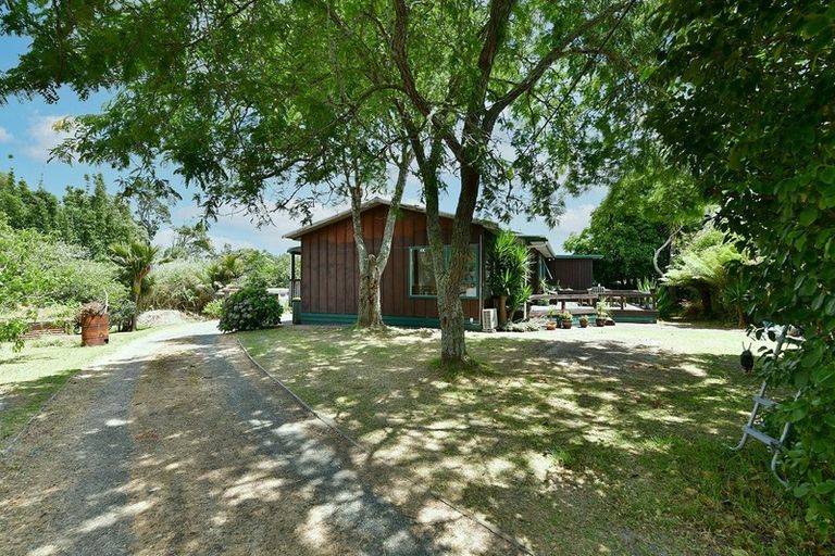Photo of property in 119 Awaroa Road, Helensville, 0800