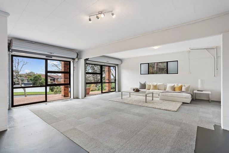 Photo of property in 9 Sturm Avenue, Massey, Auckland, 0614