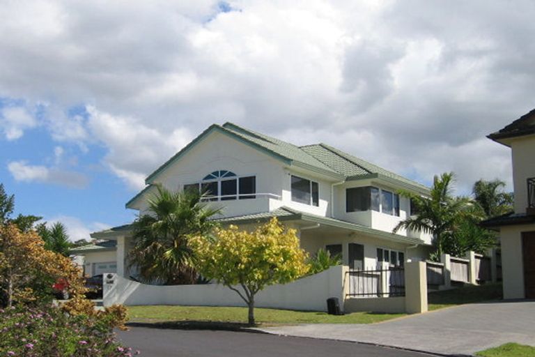 Photo of property in 17 Tornado Place, West Harbour, Auckland, 0618