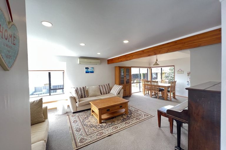 Photo of property in 11 Potter Avenue, Northcote, Auckland, 0627