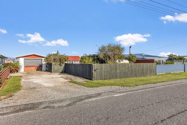 Photo of property in 18 Shelswell Street, Westport, 7825