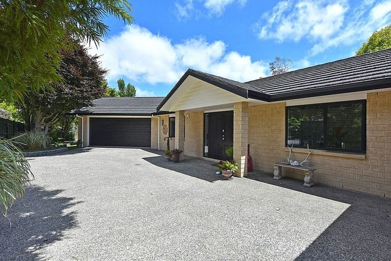 Photo of property in 33 Kahikatea Lane, Brown Owl, Upper Hutt, 5018