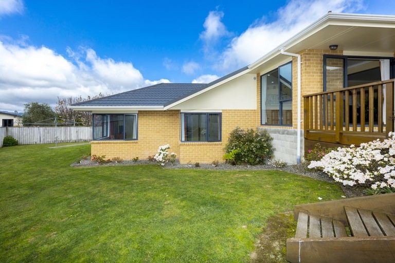 Photo of property in 3 Ormrod Grove, Riverstone Terraces, Upper Hutt, 5018