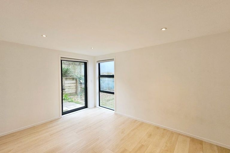 Photo of property in 137 Wiseley Road, West Harbour, Auckland, 0618