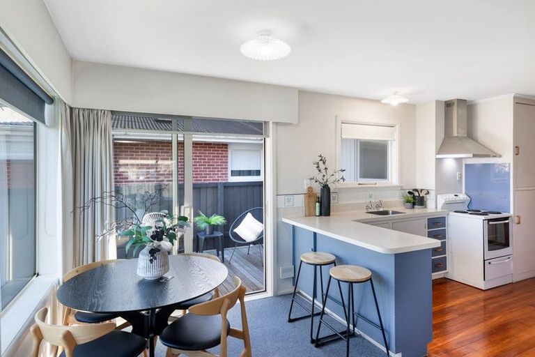 Photo of property in 2/4 Lansbury Avenue, Strowan, Christchurch, 8052