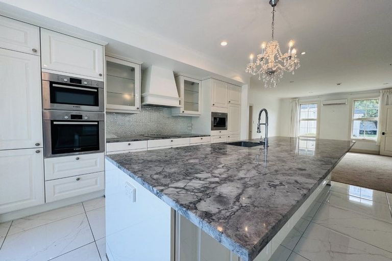 Photo of property in 12 Snowdon Road, Fendalton, Christchurch, 8052