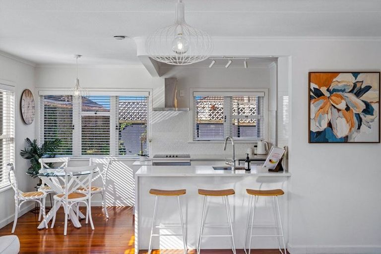 Photo of property in 1/15 Stanley Avenue, Milford, Auckland, 0620