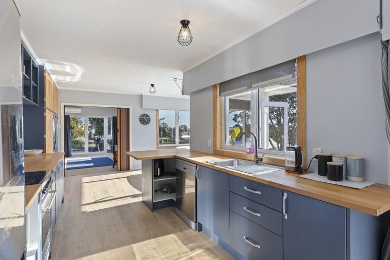 Photo of property in 52 Queens Road, Glen Avon, New Plymouth, 4312