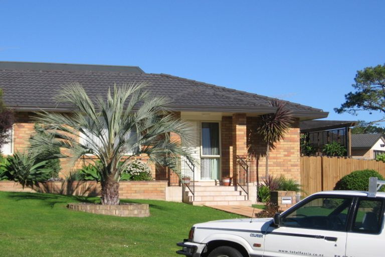 Photo of property in 28 View Ridge Drive, Ranui, Auckland, 0612