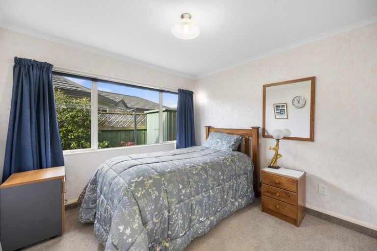 Photo of property in 2 Lowndes Place, Taradale, Napier, 4112