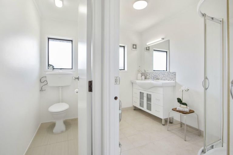 Photo of property in 1/125 Forrest Hill Road, Forrest Hill, Auckland, 0620