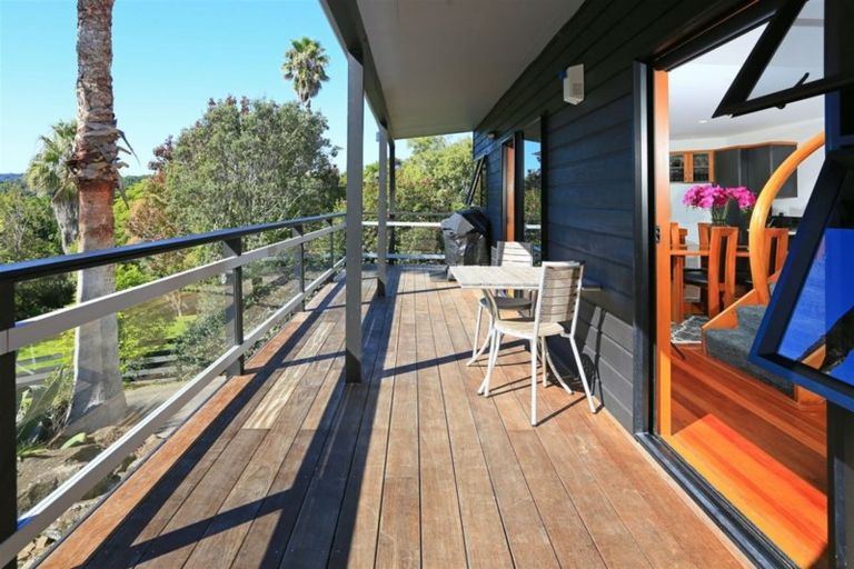 Photo of property in 22 Rimu Road, Oratia, Auckland, 0604