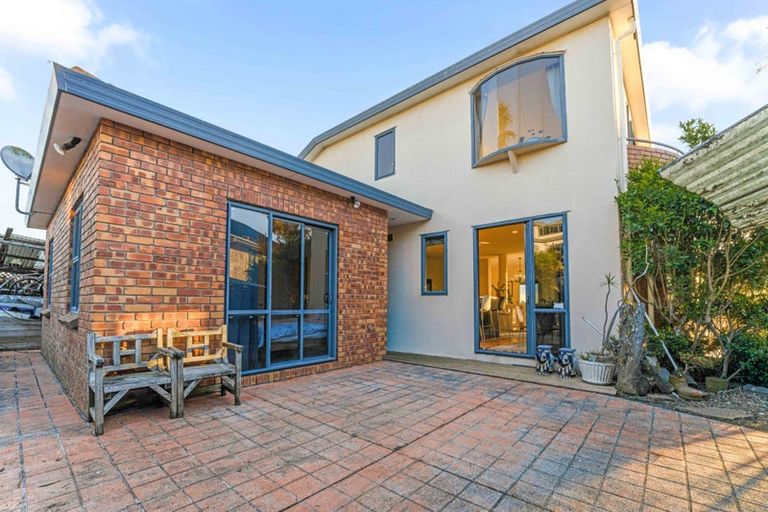 Photo of property in 18 Ribbonwood Crescent, Goodwood Heights, Auckland, 2105