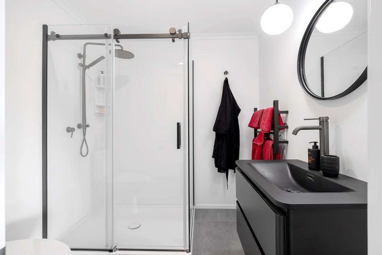 Photo of property in 1 Shakespeare Road, Bastia Hill, Whanganui, 4500