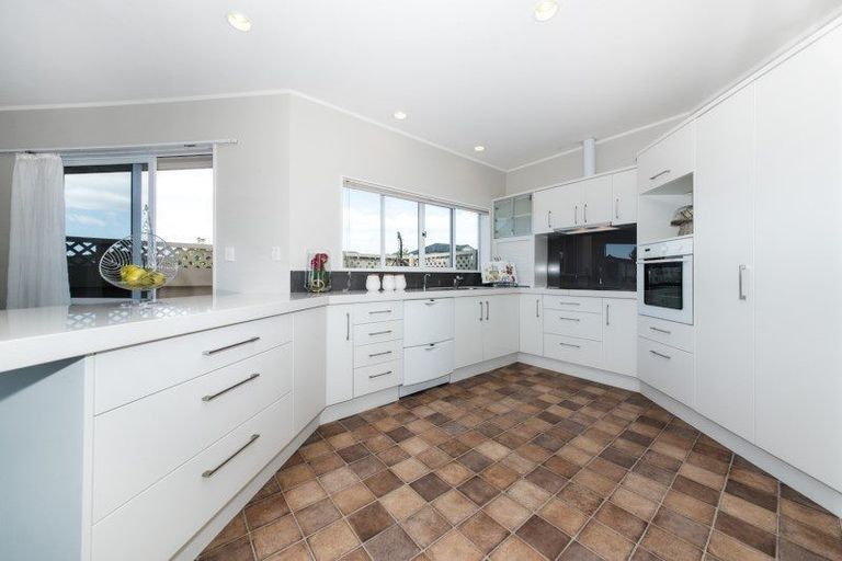Photo of property in 1 Campian Place, Golflands, Auckland, 2013