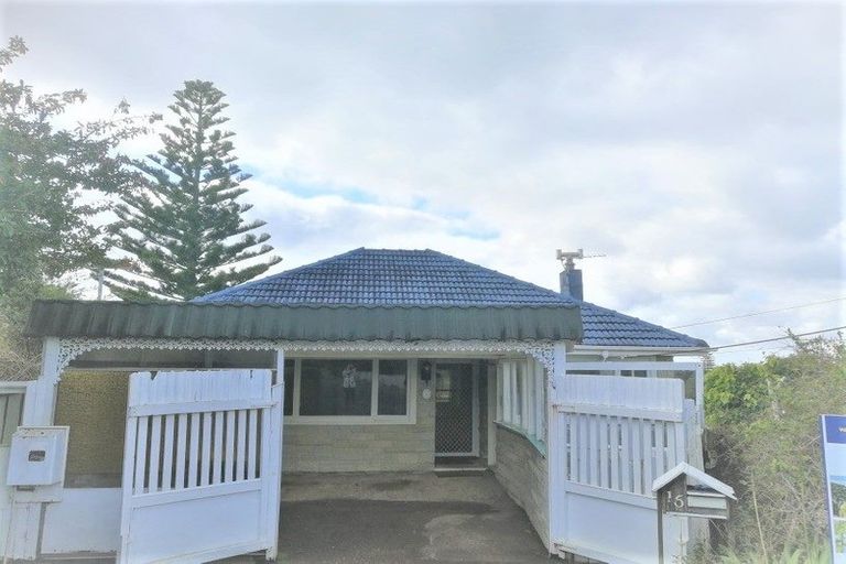 Photo of property in 16 Limmer Place, Browns Bay, Auckland, 0632