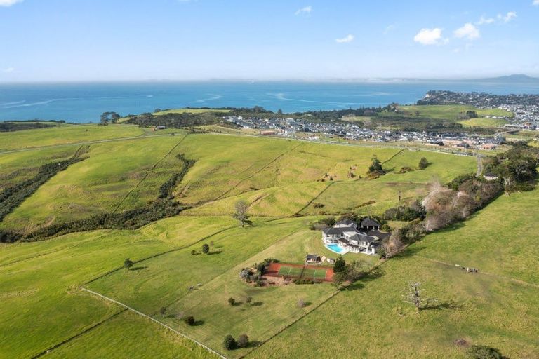 Photo of property in 189 Vaughans Road, Okura, Albany, 0792