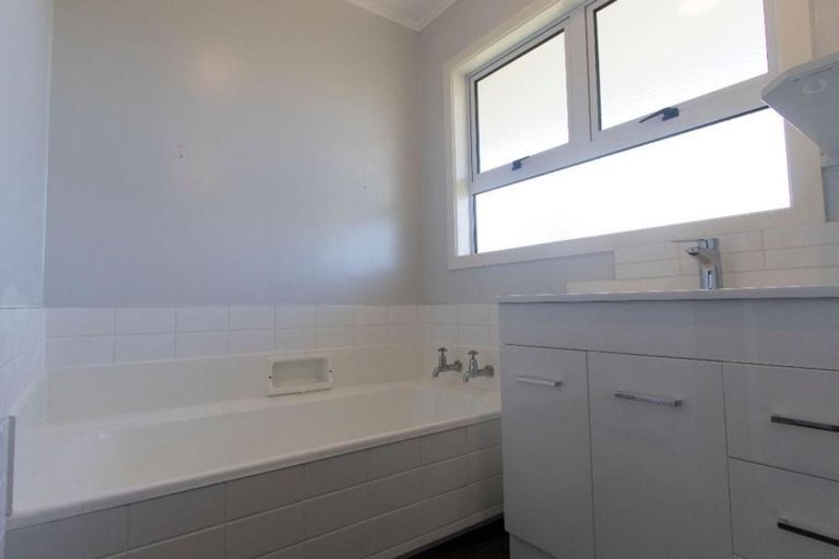 Photo of property in 16 Loasby Crescent, Newlands, Wellington, 6037