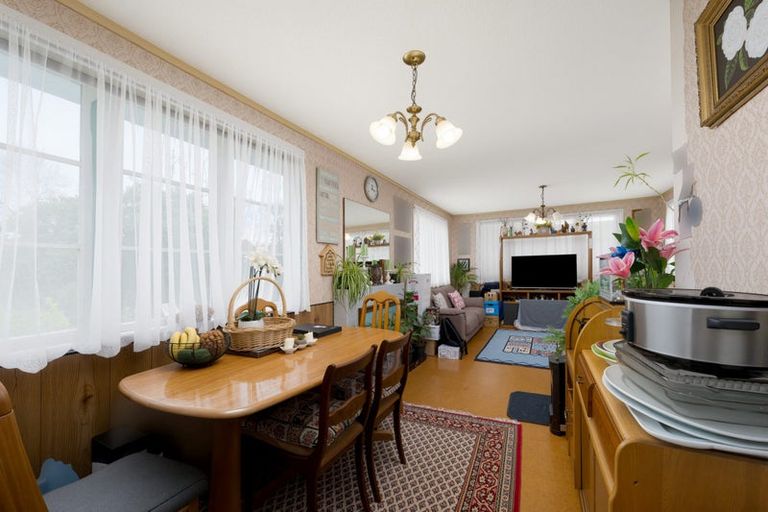 Photo of property in 13 Waione Avenue, Te Atatu Peninsula, Auckland, 0610