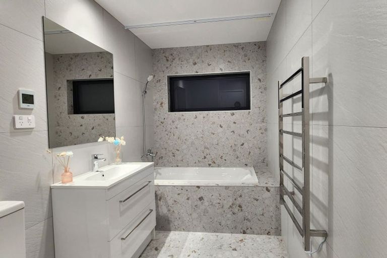 Photo of property in 10 Miramar Place, Pakuranga, Auckland, 2010