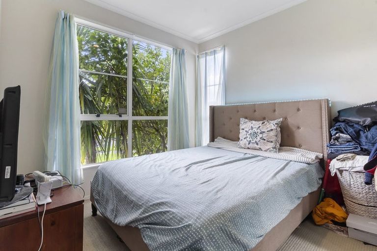 Photo of property in 12 Seresin Crescent, Flat Bush, Auckland, 2016