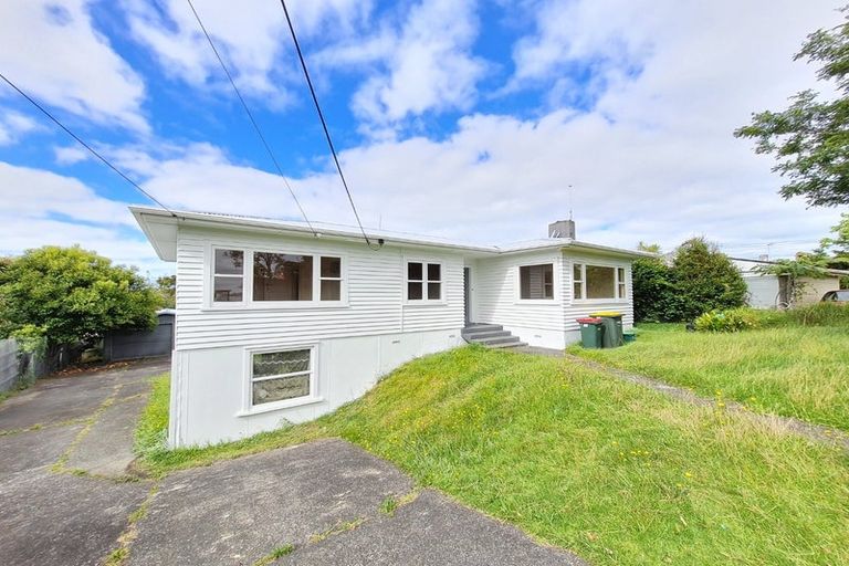 Photo of property in 349 Wairau Road, Totara Vale, Auckland, 0629
