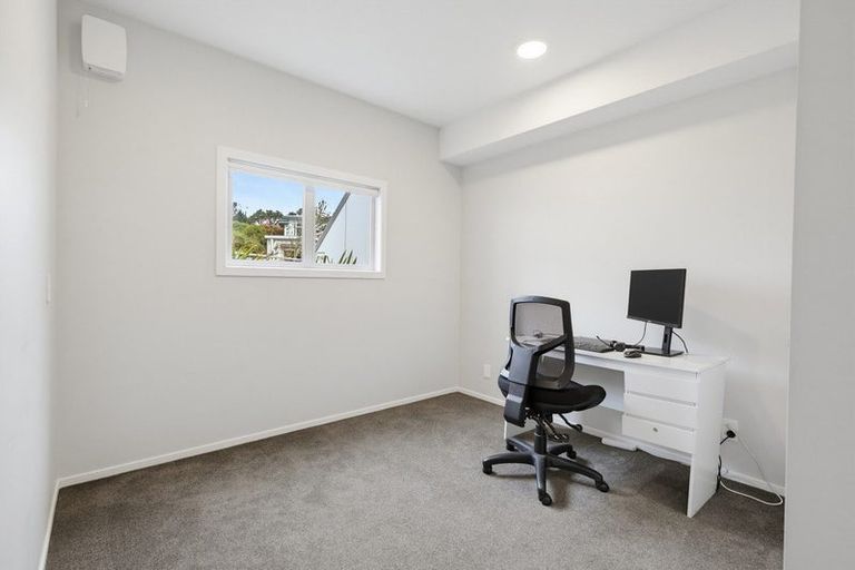 Photo of property in 25 Batchelor Street, Newlands, Wellington, 6037
