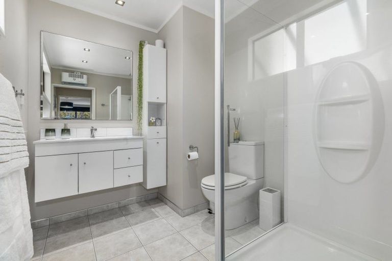 Photo of property in 9 Kinnel Grove, Papakowhai, Porirua, 5024