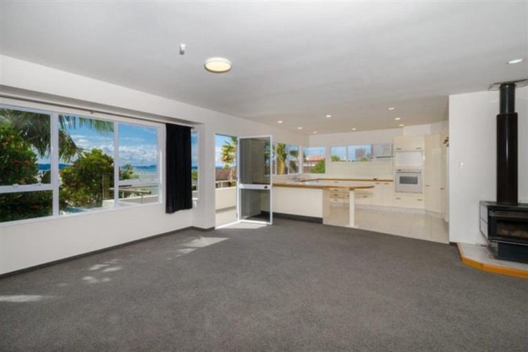 Photo of property in 25 Marguerita Place, West Harbour, Auckland, 0618