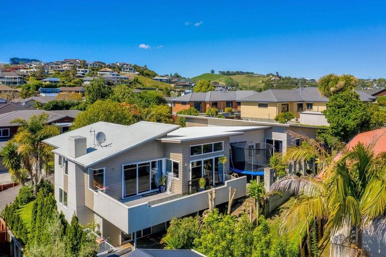 Photo of property in 37 Oteki Park Drive, Welcome Bay, Tauranga, 3112