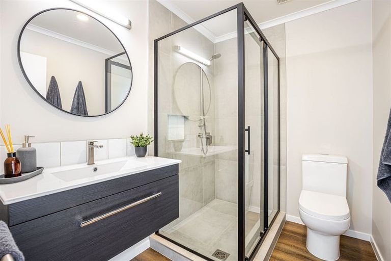 Photo of property in 9s Clearwater Cove, West Harbour, Auckland, 0618