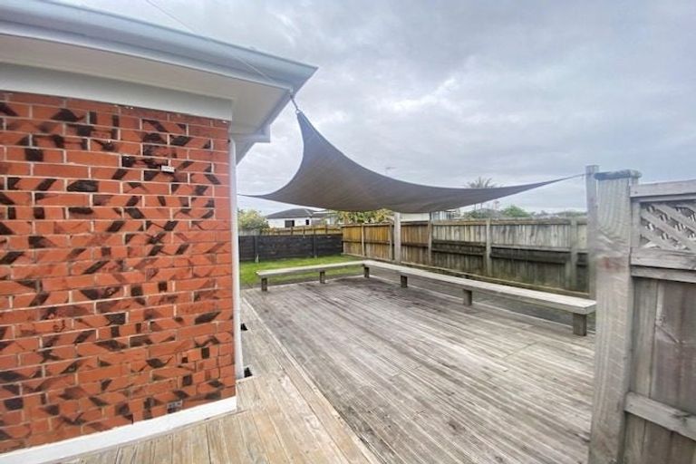 Photo of property in 2/2 Casuarina Road, Half Moon Bay, Auckland, 2012