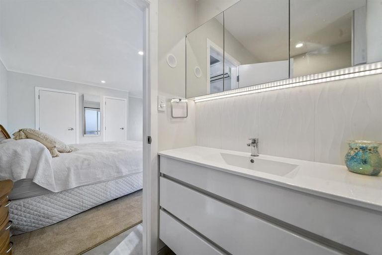 Photo of property in 40 Awaruku Road, Torbay, Auckland, 0630