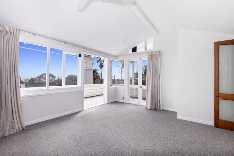 Photo of property in 27 Saltburn Road, Milford, Auckland, 0620