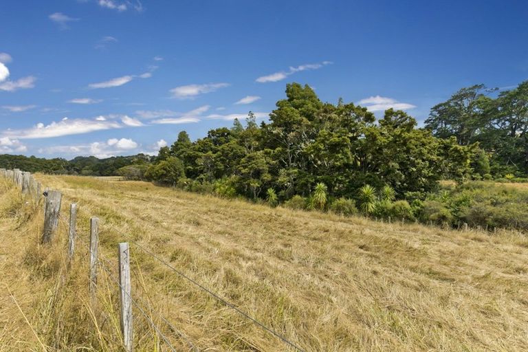 Photo of property in 429 Waitoki Road, Waitoki, Silverdale, 0994