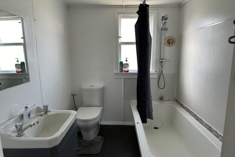 Photo of property in 2 York Street, Eltham, 4322