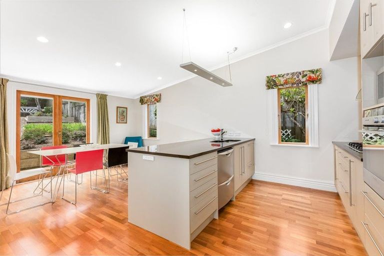 Photo of property in 12 Woburn Road, Northland, Wellington, 6012