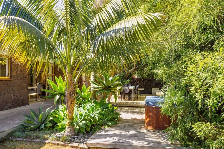 Photo of property in 63 Becroft Drive, Forrest Hill, Auckland, 0620