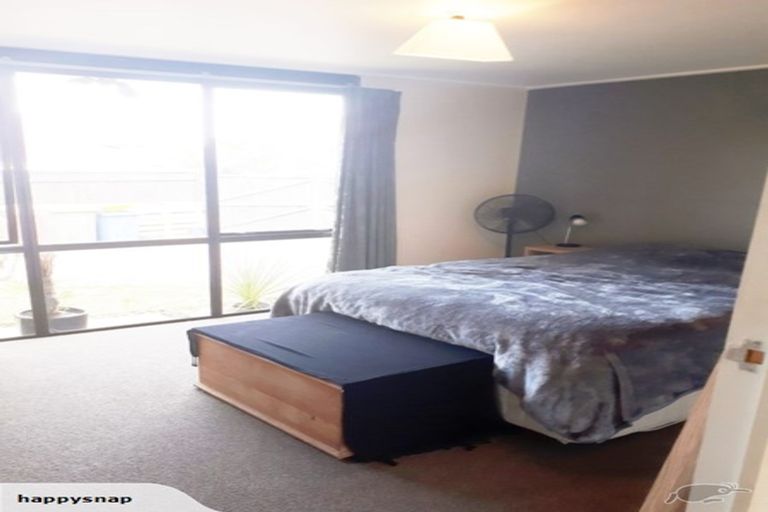 Photo of property in 1/9 Fathom Place, Te Atatu Peninsula, Auckland, 0610