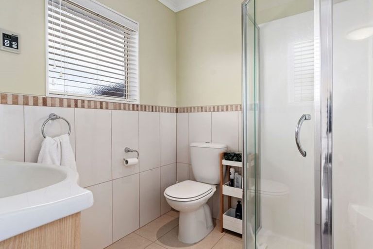 Photo of property in 2 Popata Close, Papamoa Beach, Papamoa, 3118