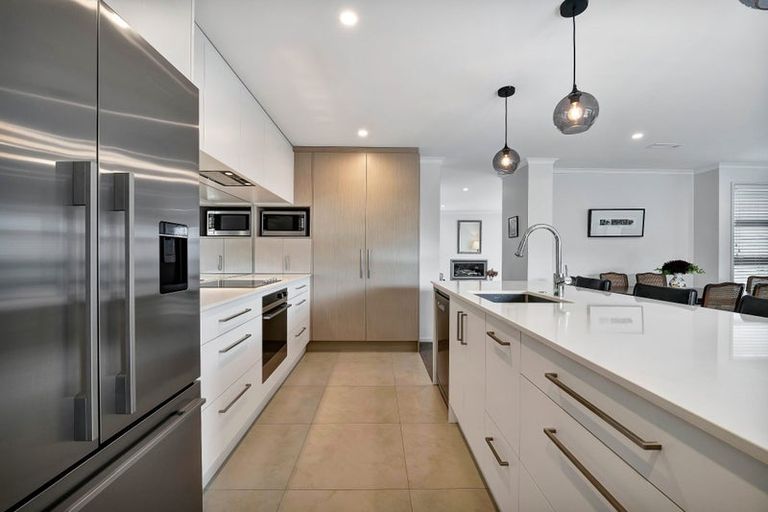 Photo of property in 425 Mangorei Road, Highlands Park, New Plymouth, 4312