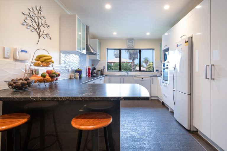 Photo of property in 13 San Marino Drive, Henderson, Auckland, 0612