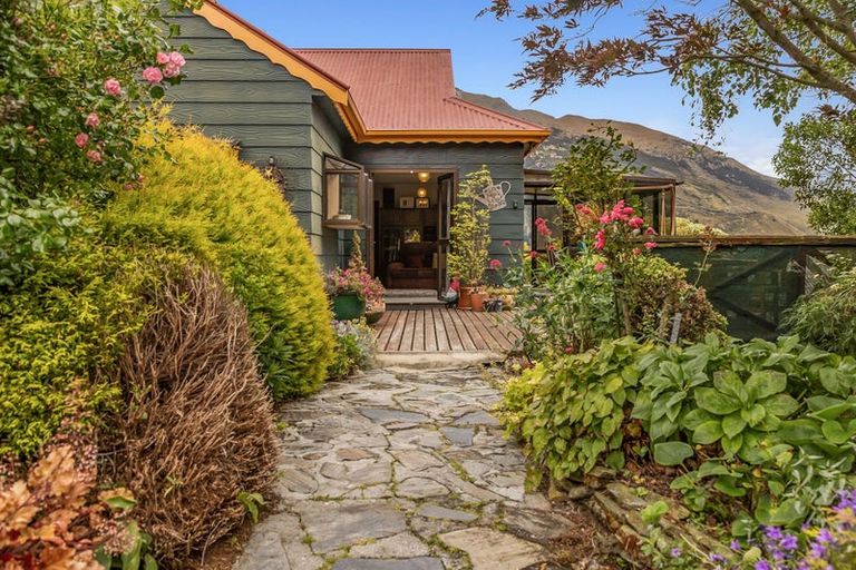 Photo of property in 12 Skinner Crescent, Lake Hawea, Wanaka, 9382