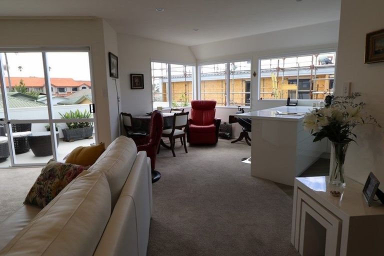 Photo of property in 212b Devonport Road, Tauranga, 3110