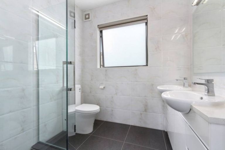 Photo of property in 38a Mark Edward Drive, Half Moon Bay, Auckland, 2012