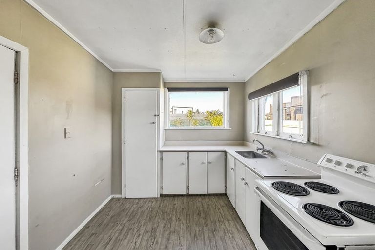 Photo of property in 18 Karaka Street, Castlecliff, Whanganui, 4501